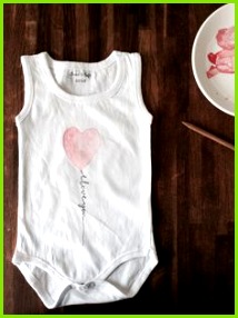 Strampler Bemalen Babygeschenke Diy Baby Strampler Baby Geschenke Basteln Mit Kindern