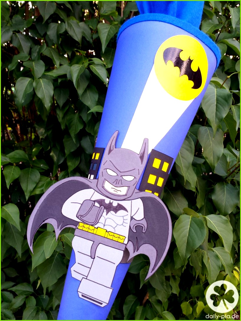 Do it yourself eine Motiv Schultüte selber basteln Mit Lego Batman Beispiel