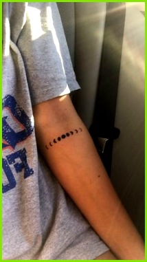 Mondphase Arm Tattoo mondphase tattoo Arabische Schrift Tattoo Kleines Tattoo Frauen Henna